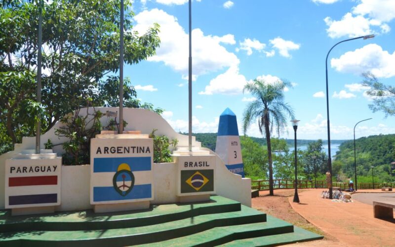 Puerto Iguazu: Hito Tres Fronters and La Aripuca City Tour - Detailed Itinerary