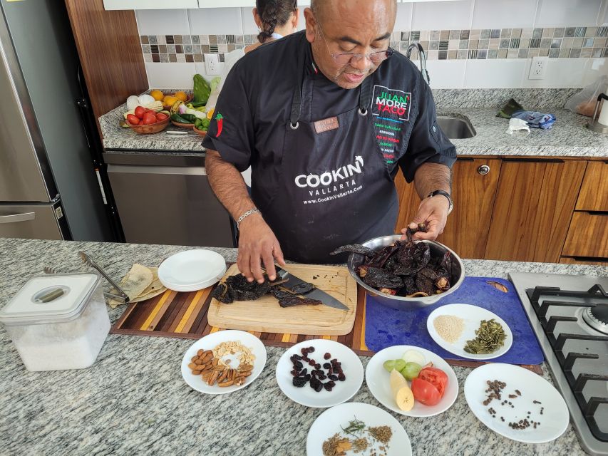 Puerto Vallarta: Cooking Class and Market Tour - Traditional Mexican Cooking Techniques