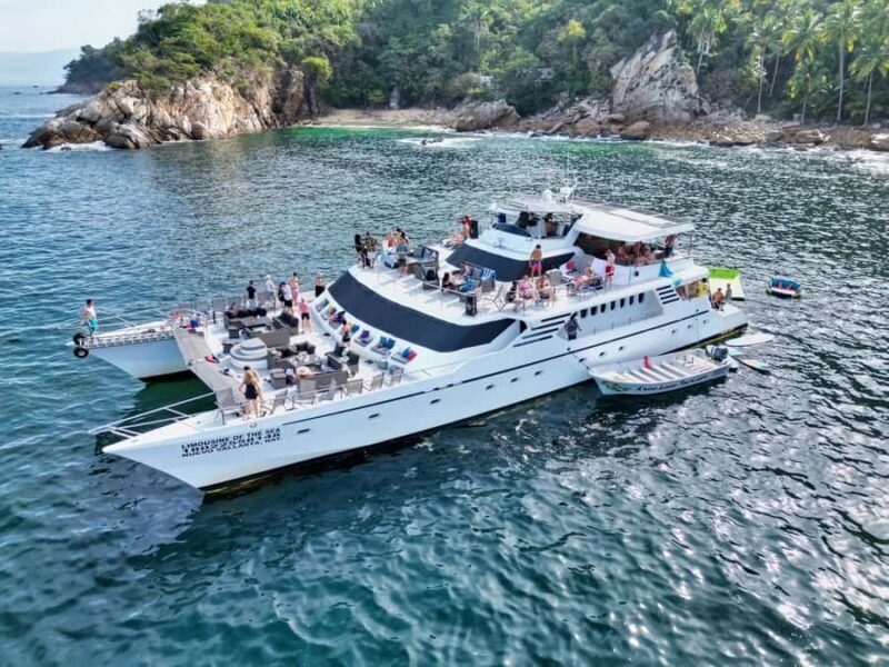Puerto Vallarta: Private Mega Yacht Limousine of the Sea 1 - Key Points