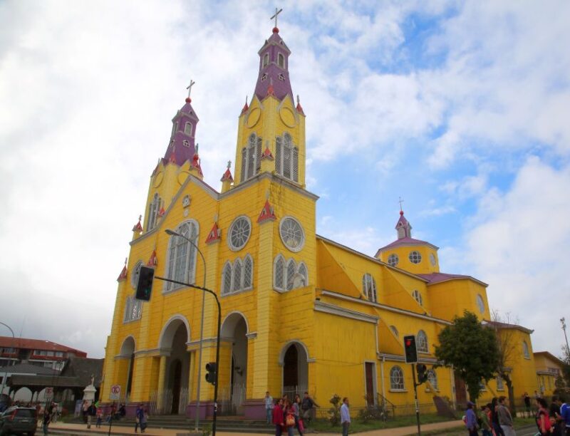Puerto Varas: Full Day Chiloe Island Tour Castro and Dalcahue - Inclusions and Exclusions