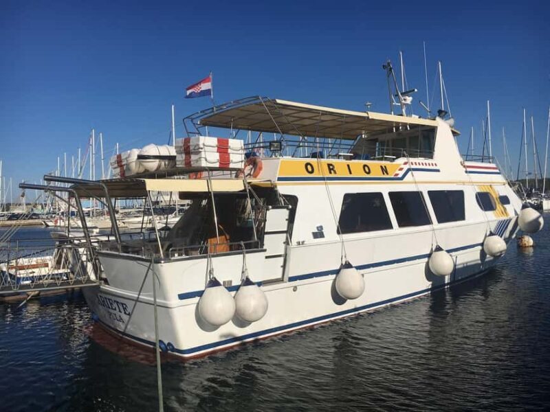 Pula: Dolphin Watching Sunset Cruise with Dinner & Drinks - Key Points