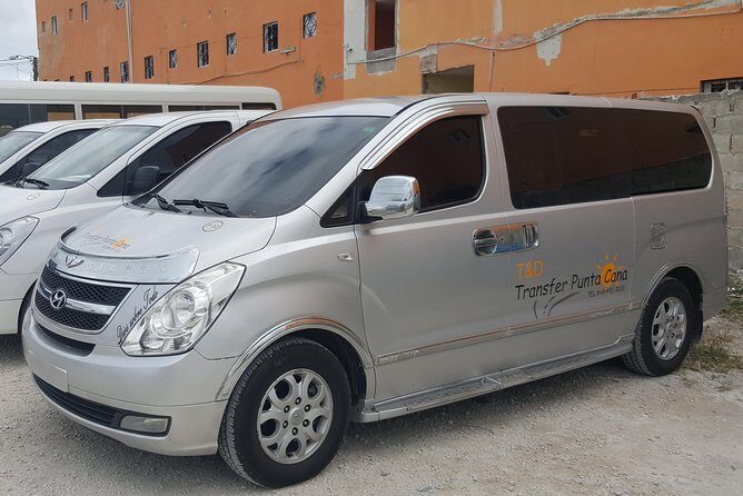 Punta Cana Airport to Uvero Alto Hotels > One Way - What to Expect from This Punta Cana to Uvero Alto Transfer