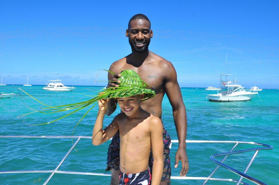 Punta Cana: Catamaran Tour With Open Bar and Reef Snorkeling - Open Bar and Snacks