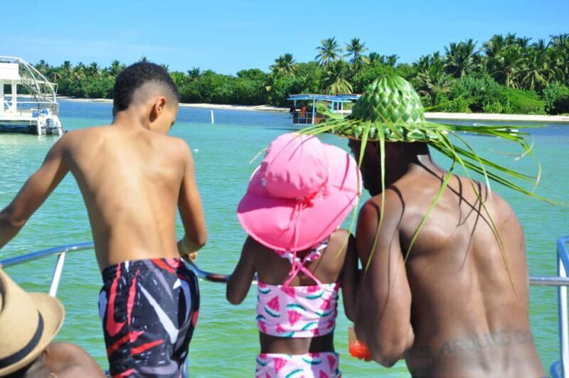 Punta Cana: Catamaran Tour with Reef Snorkeling and Open Bar - Practical Tips for Your Trip