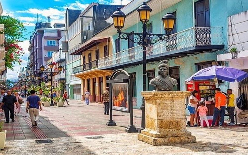 Punta Cana: Santo Domingo Day Trip With Tickets and Lunch - Exploring the Colonial Old Town