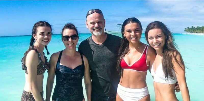 Punta Cana: Saona Island VIP Catamaran Tour with Lunch - Key Points