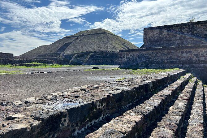 Pyramids of Teotihuacan with gastronomic and cultural experience. - Discovering the Pyramids of Teotihuacán with a Cultural and Culinary Twist