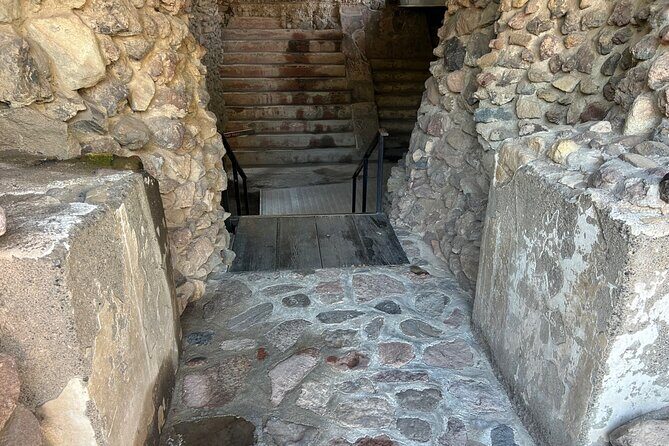 Pyramids of Teotihuacan with gastronomic and cultural experience. - FAQs