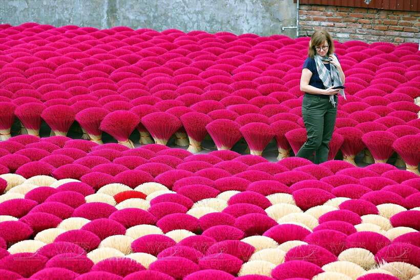 Quang Phu Cau Incense Village, Hat Making Private Tour - Participating in Incense Stick Making