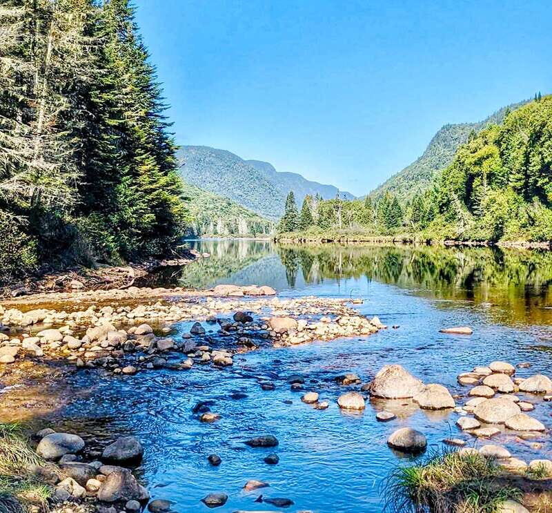 Quebec City: Guided Hike in Jacques-Cartier National Park - The Guides and Group Atmosphere
