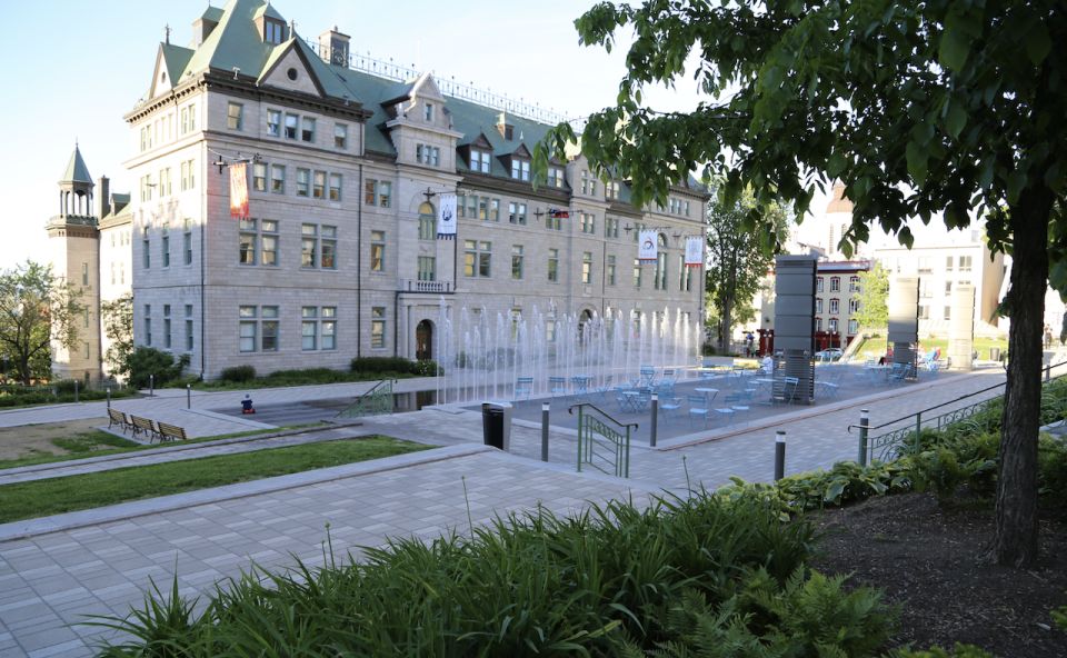 Quebec City: Old Quebec Walking Tour With Funicular Ride - Key Points