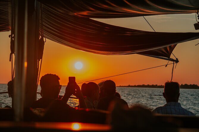 Queen Bee Sunset Cruise with Swim Stops and Dinner - What Makes This Cruise Special?