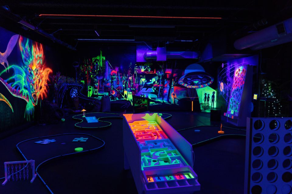Queenstown: Indoor Putt N Glow Mini Golf - Key Points