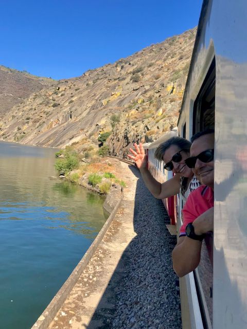 Quinta Dos Murças: Train, Walking, Lunch and Wine Tasting - Indulging in Picnic Lunch