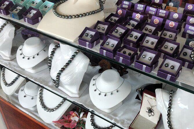 Raiatea-Beautiful Black Pearl of Tahiti and the Vanilla of Tahaa - Key Points