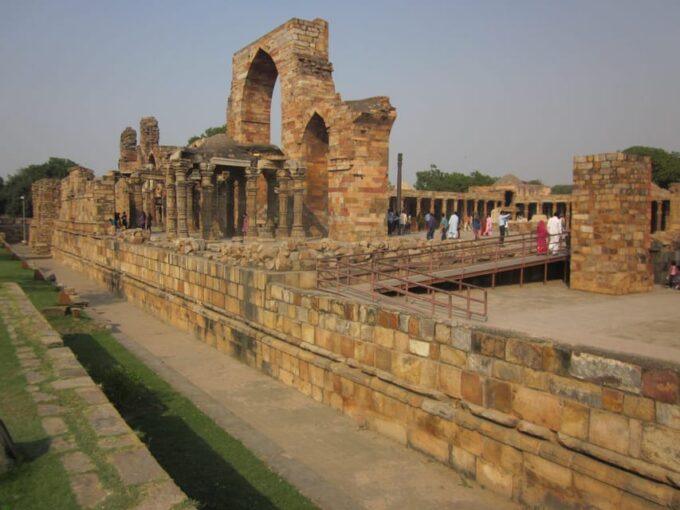 Rajasthan Tour Combined With Varanasi and Lots of Nature - Exploring Mandawas Havelis and Bazaars