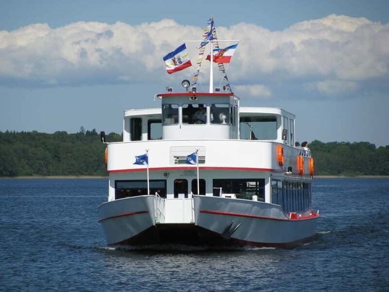 Ratzeburg Lake: 2-hour historical boat tour with entertainment - Key Points