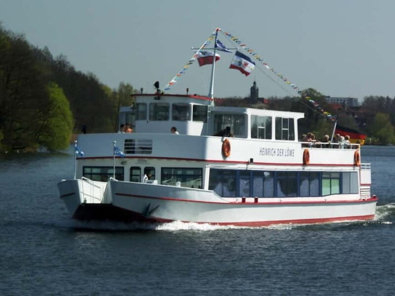 Ratzeburg Lake: 2-hour historical boat tour with entertainment - Key Points