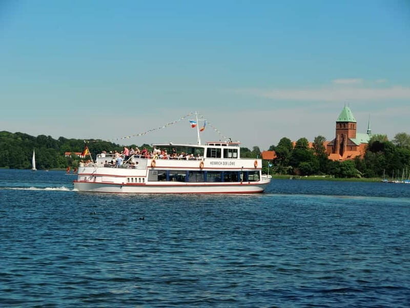 Ratzeburg Lake: 2-hour historical boat tour with entertainment - Value and Practical Considerations