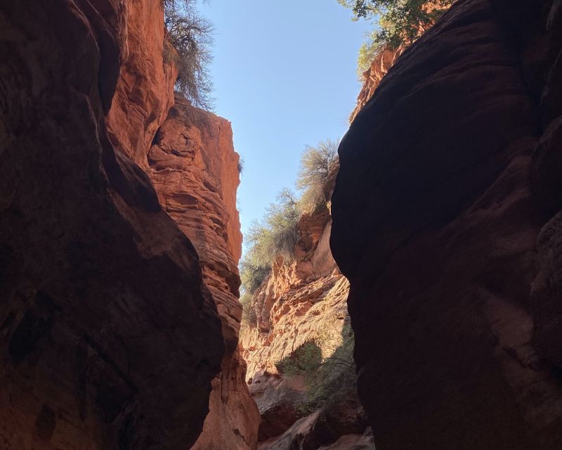 Red Canyon (Peek-a-Boo Canyon): Off-Road Jeep Tour & Hike - Experienced Tour Guide