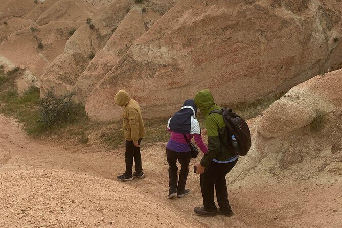 Red & Rose Valley Sunset Hiking Tour with a Trekking Dog "Oscar" - FAQs