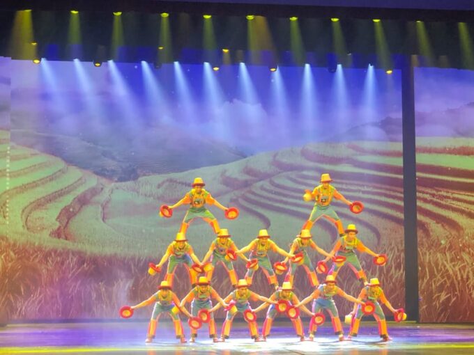 Red Theatre Beijing Acrobatics Show With Hotel Transfer - Booking and Payment