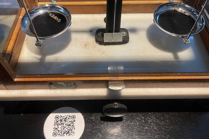 Relics of Comunism in Tiranë - FAQ