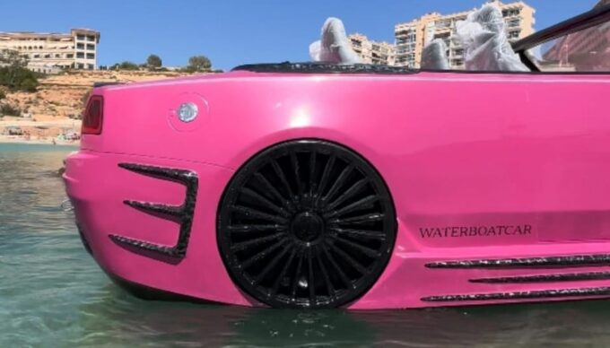 RENT a Pink Rolls Royce Waterboat Car in Mallorca - Meeting Point Location