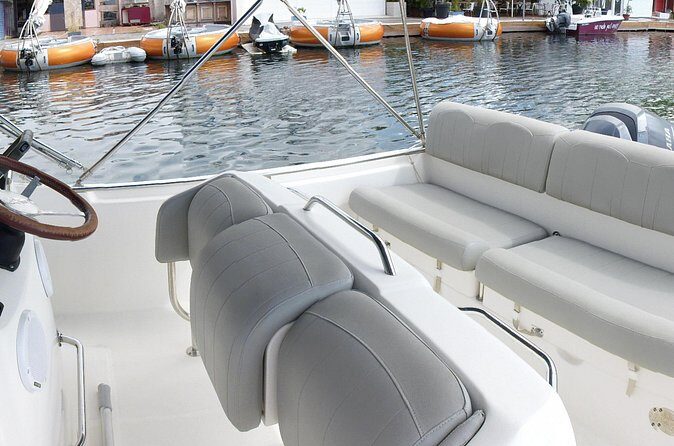 Rent White Shark 265 - Authentic Experiences and Traveler Feedback