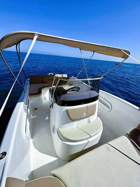 Rental Boat 40 HP - Key Points