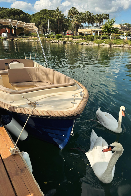 Rental of Electric Boats Without a License - Boat Features and Safety