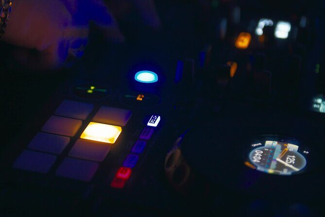 Retro (80s) party cruise on Sydney Harbour - Who Is This Cruise For?