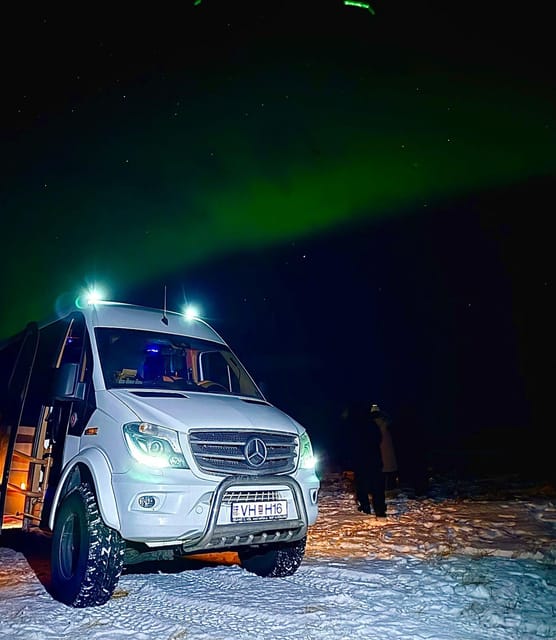 Reykjavík: 4x4 Minibus Northern Lights with Photo and Cocoa - Transportation and Logistics