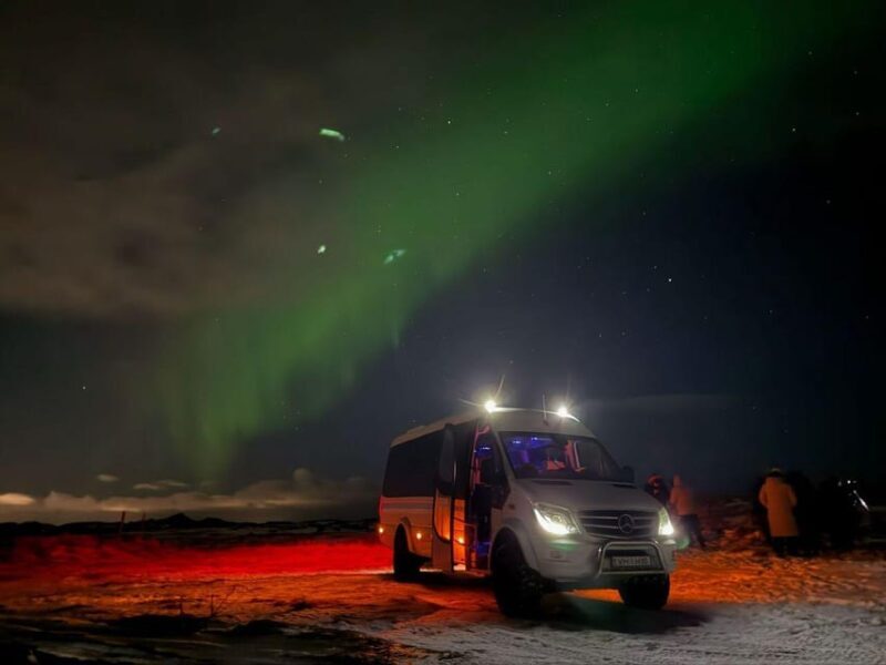 Reykjavík: 4x4 Minibus Northern Lights with Photo and Cocoa - Who Should Consider This Tour?
