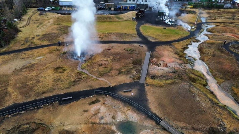 Reykjavík: Golden Circle, 2 Geysers & Geothermal Bakery Tour - Key Points