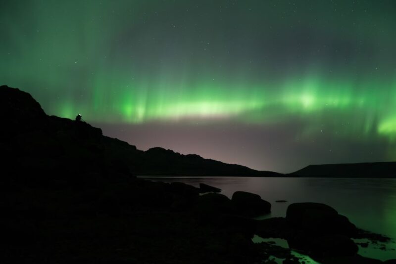 Reykjavík: Group Northern Lights Tour with Pics & Hot Cocoa - Key Points