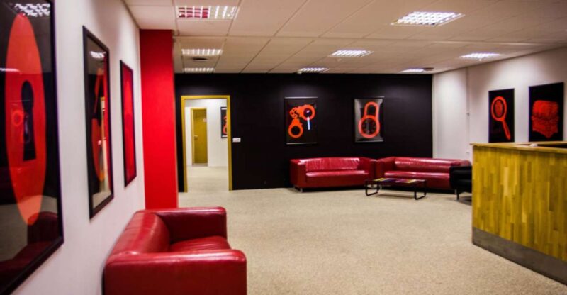 Reykjavik: Happy Hour Escape Room - Pricing and Group Size