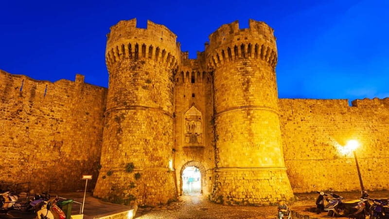 Rhodes Nightlife: Pub Crawl Old Town - 5 Bars & Free Shots - Key Points