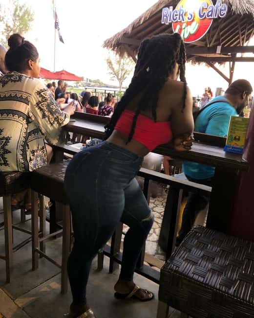 Ricks Cafe and Shopping Private Tour - A Closer Look at the Tour Experience