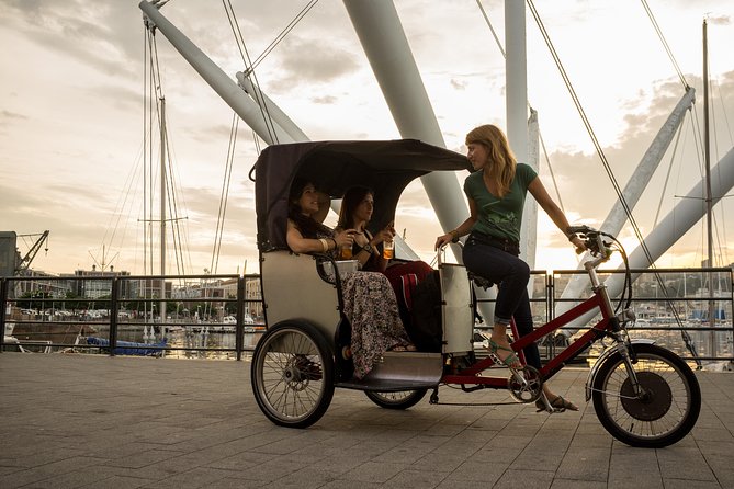Rickshaw Tour in Genoa - Narrow Alleyway Zipping