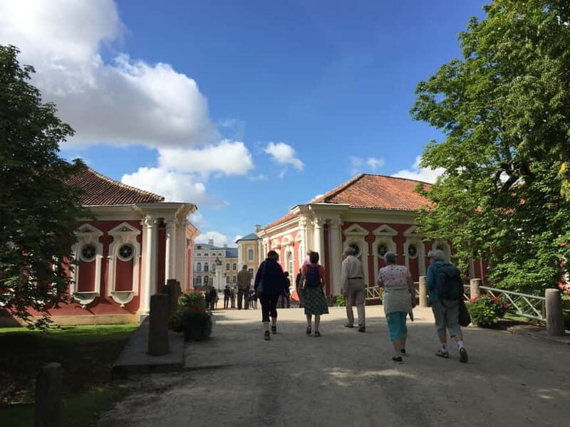 Riga: Bauska Castle, Rundale Palace and Hill of Crosses Trip - Key Points