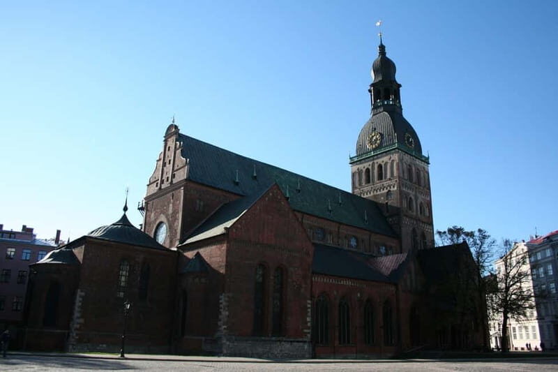 Riga Classical Old Town 2-Hour Walking Tour - Key Points