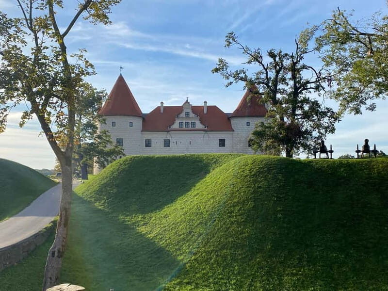 Riga: Hill of Crosses, Rundle Palace, & Bauska Castle Tour - FAQ