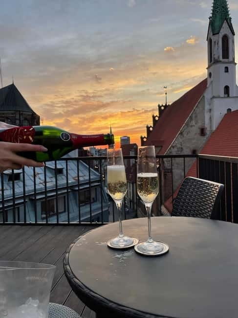 Riga Lipstick Masterclass & Wine - A Closer Look at the Riga Lipstick Masterclass & Wine