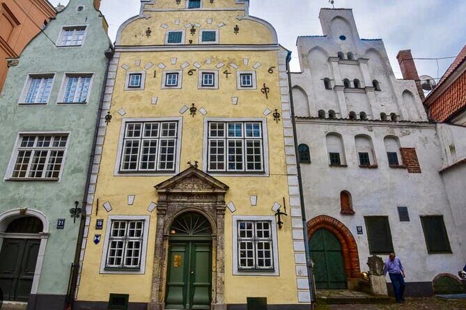 Riga Old Town, C Market & Art Nouveau Guided Walking Tour - Key Points