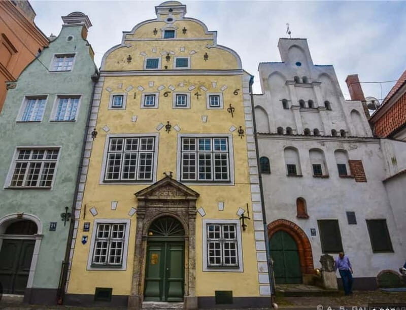 Riga Old Town, C Market & Art Nouveau Guided Walking Tour - The Experience and Guides