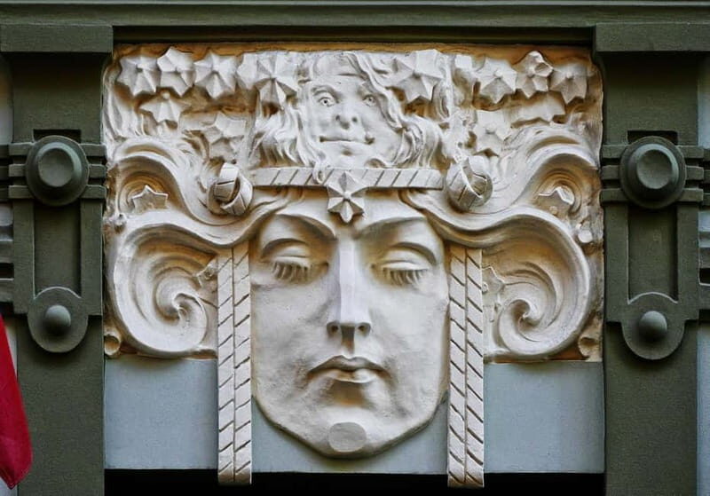 Riga: Old Town Walking Tour with Art Nouveau Highlights - Key Points