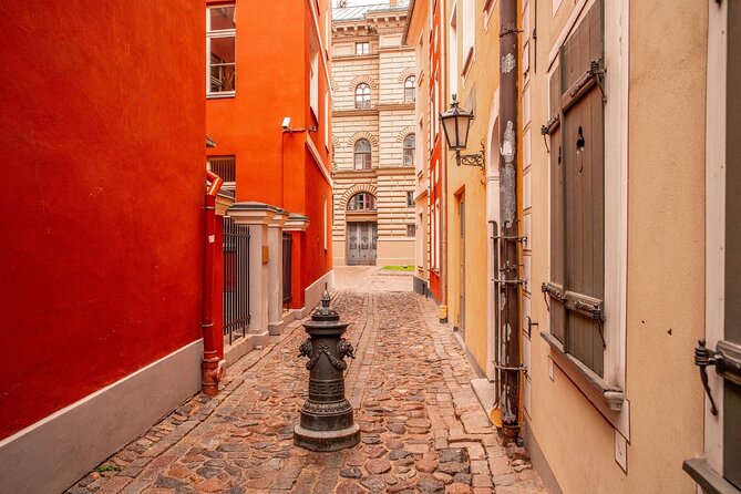 Riga Scavenger Hunt and Highlights Self-Guided Tour - Engaging With the Scavenger Hunt Riddles