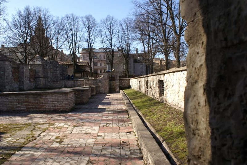 Rigas Jewish Heritage: A 2-Hour Walking Tour - The Value of a Guided Jewish Heritage Tour in Riga