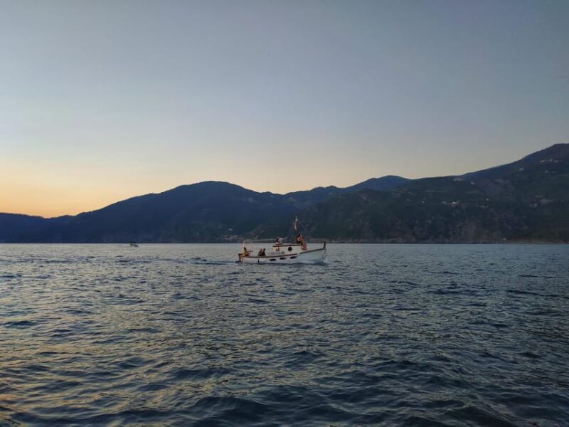 Riomaggiore: Cinque Terre Sunset Tour with Wine & Focaccia - Final Thoughts